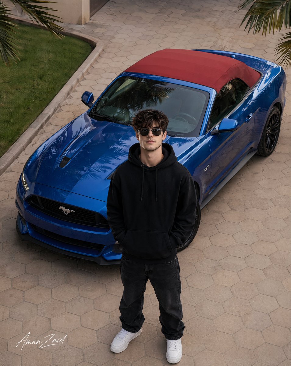 男子与 Ford Mustang 的电影感肖像 - 1