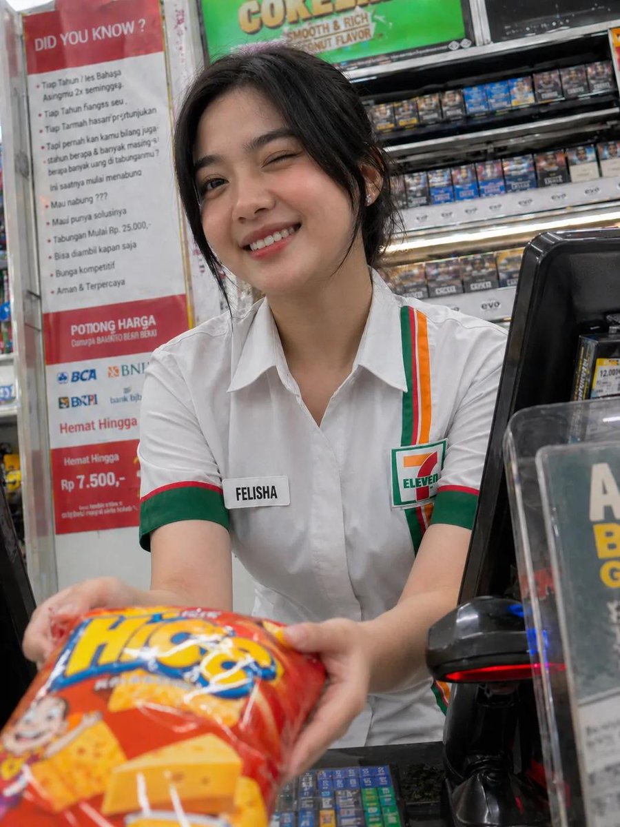 便利店收银员抓拍 - 3