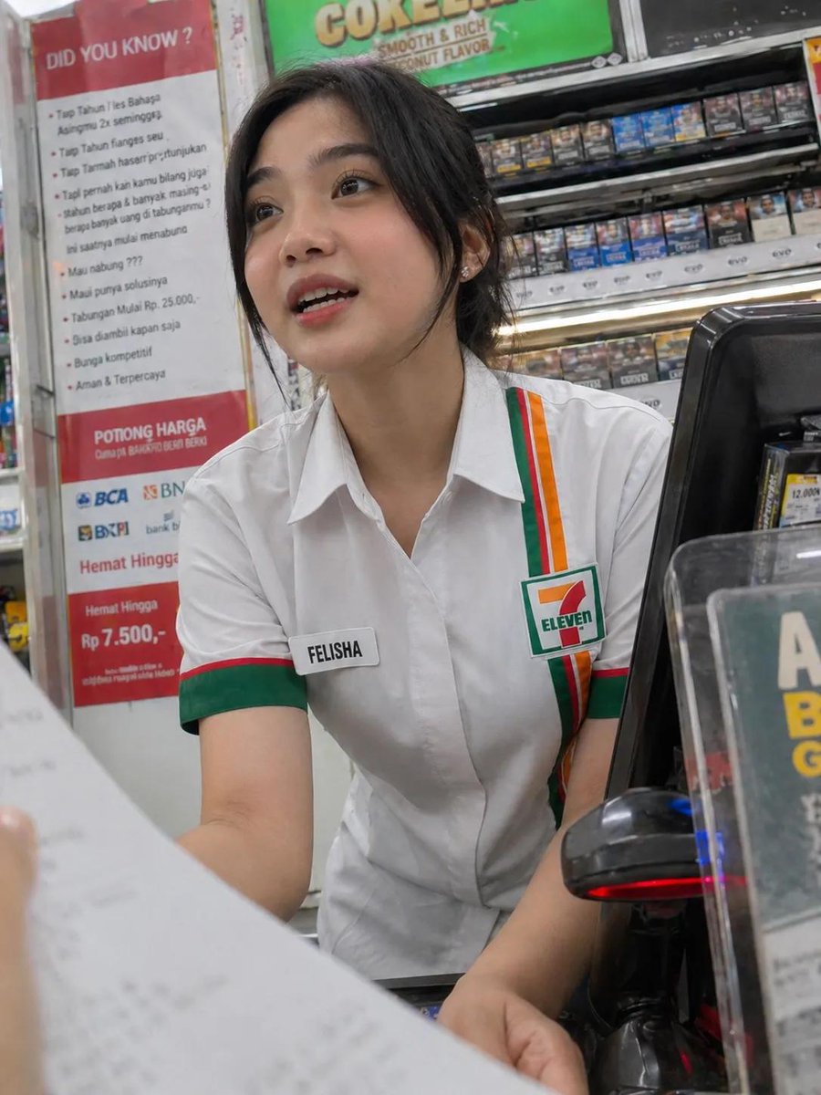 便利店收银员抓拍 - 4