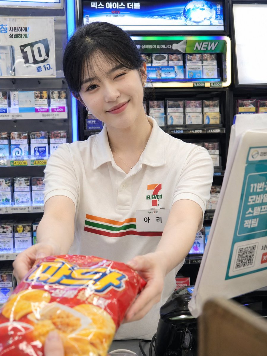 便利店收银员抓拍 - 3